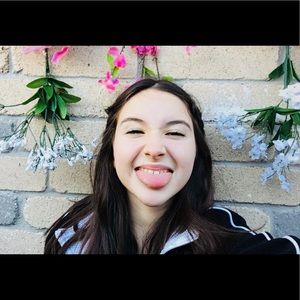 Meet your Posher, Holly